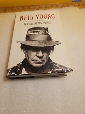 洋書 Neil Young Waging Heavy Peace Waging Heavy Peace: A Hippie Dream: Young, Neil