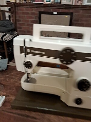 Vintage Viking Husqvarna 2761 Sewing Machine, Foot Pedal And Case