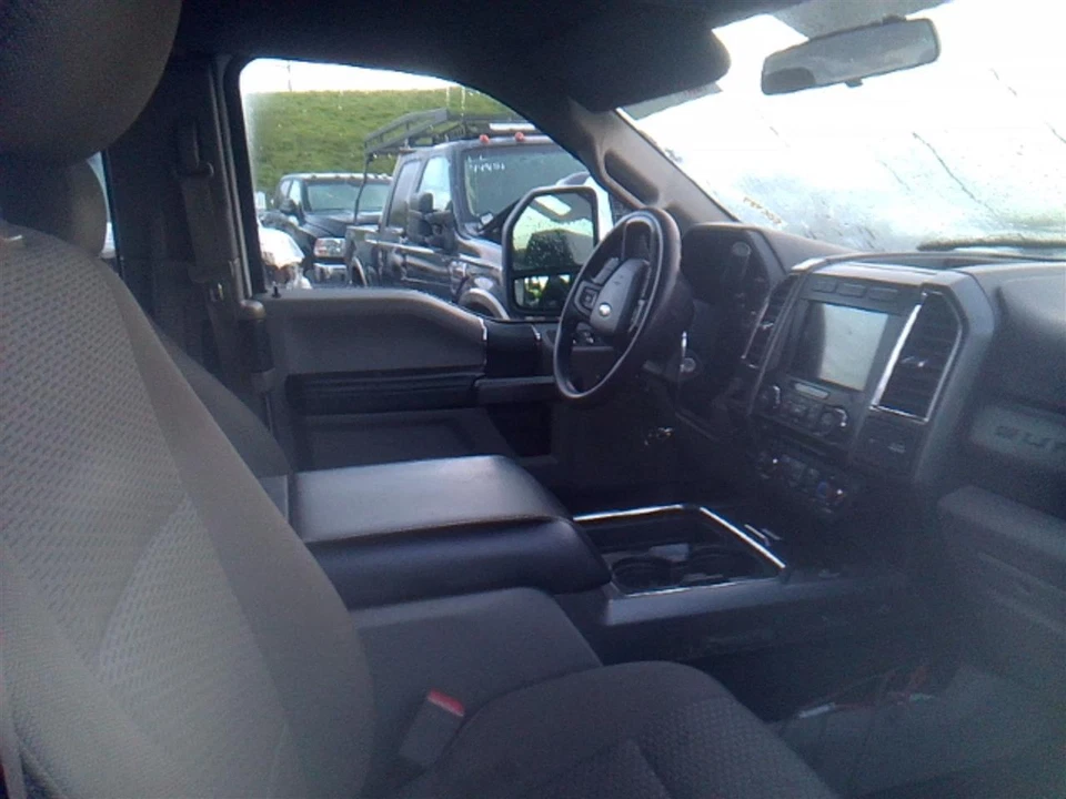 Used Right Engine Coolant Reservoir fits: 2018 Ford F350SD PICKUP 6.7L R. interc - Image 4 of 4