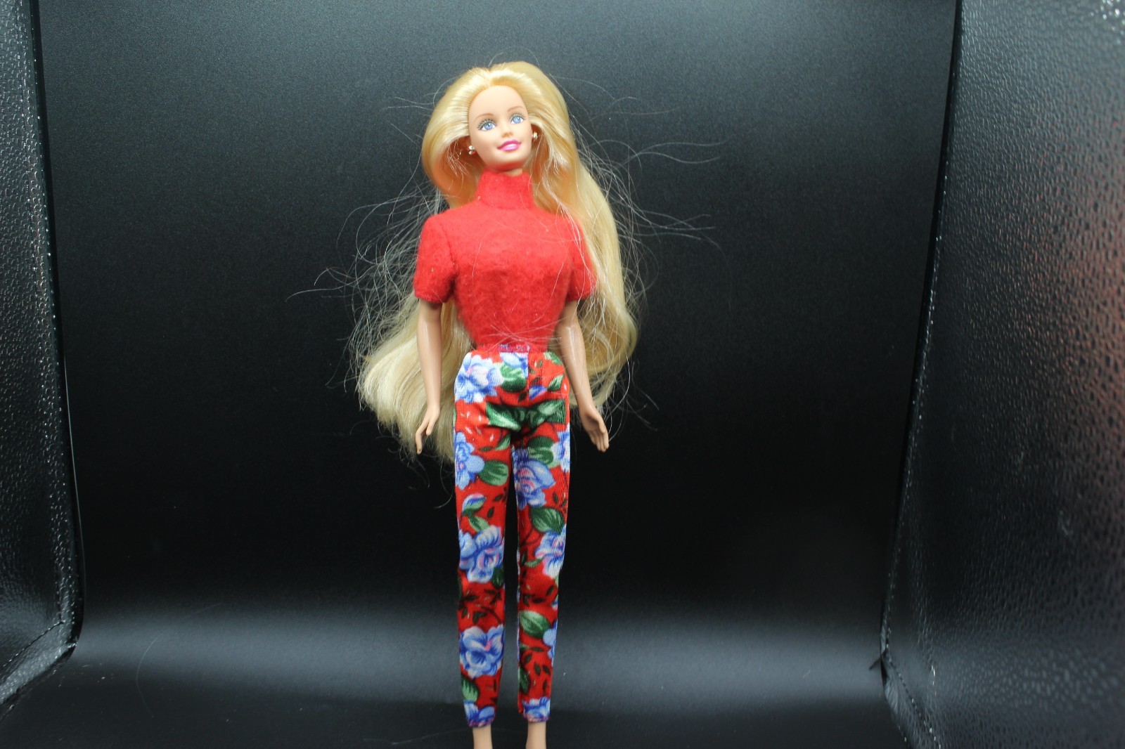 Barbie Doll  Mattel   Doll dressed #6 (A15)