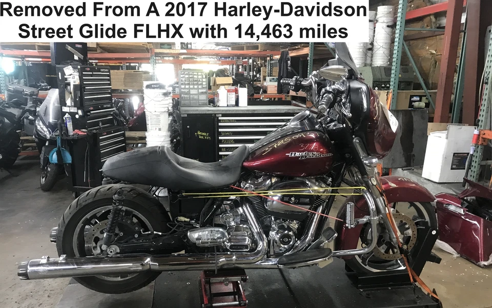 Хромированная крышка основания цилиндра двигателя 2017 Harley Street Glide KURYAKYN Precision - Изображение 3 из 4