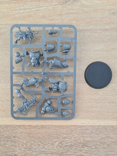 Special Edition Space Marine Infernus Sergeant - Warhammer 40k - New on Sprue - Foto 2 di 3