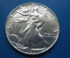 1946 LIBERTY WALKING SILVER HALF DOLLAR, AU/BU CONDITION.