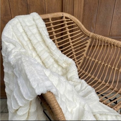 COMMA HOME Plush Throw Blanket 50x60 Soft Cozy White Recycled Polyester NWT