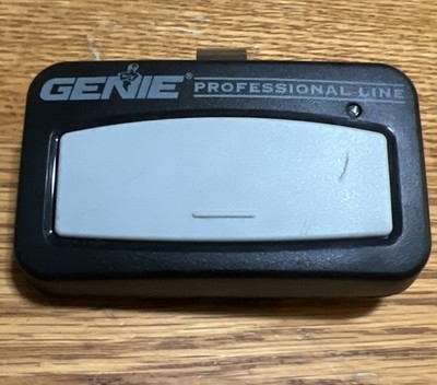 GENIE G1BT-P, 41538R - 1-Buttton Remote Control Transmitter Clicker - 315/390MHZ