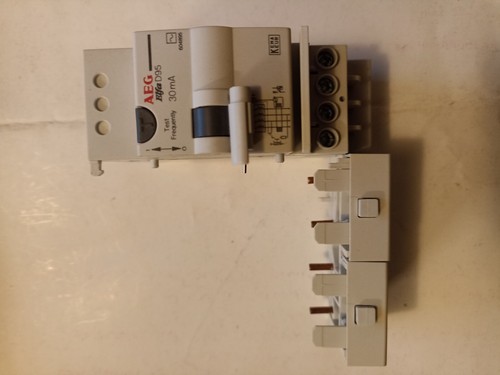 BLOCCO DIFFERENZIALE, AEG - D95 4P -2M 32A 30mA 604895 - Foto 6 di 8