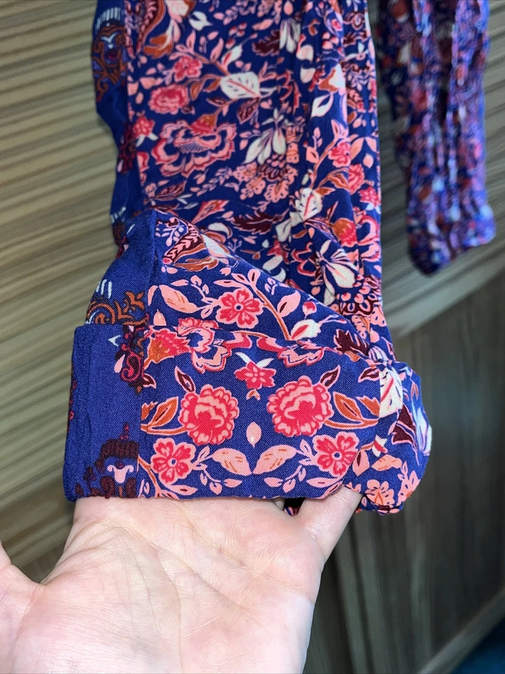 Pantalones fluidos Mudd para mujer azules florales tiro medio talla pequeña Foto 2 de 4