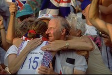 Sally Gunnell of Great Britain hugs her father other family membe 1992 Old Photo