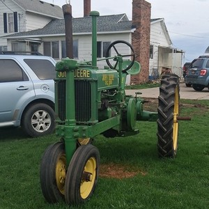 John Deere Model B Farm Tractor Green Yellow Moline IL