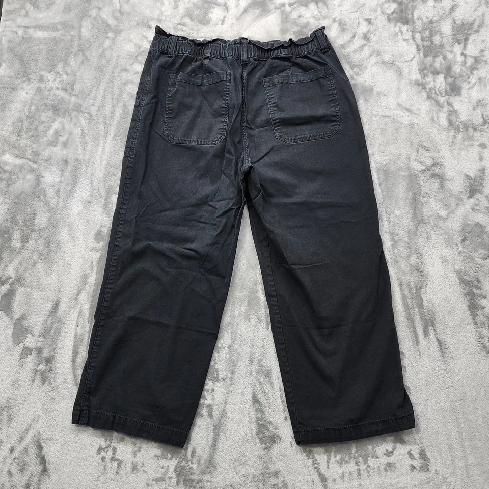 Pantalones Time and Tru para mujer 16 negros con volantes bolsa de papel cintura corta capri elástico Foto 3 de 4