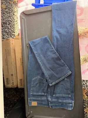Signature by Levi Strauss & Co. women s Slim Bootcut Blue Denim Jeans M