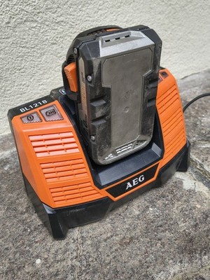 AEG 18V Set: BL1218 Universal Charger + 2 Pro Lithium-Ion 2.0Ah Batteries