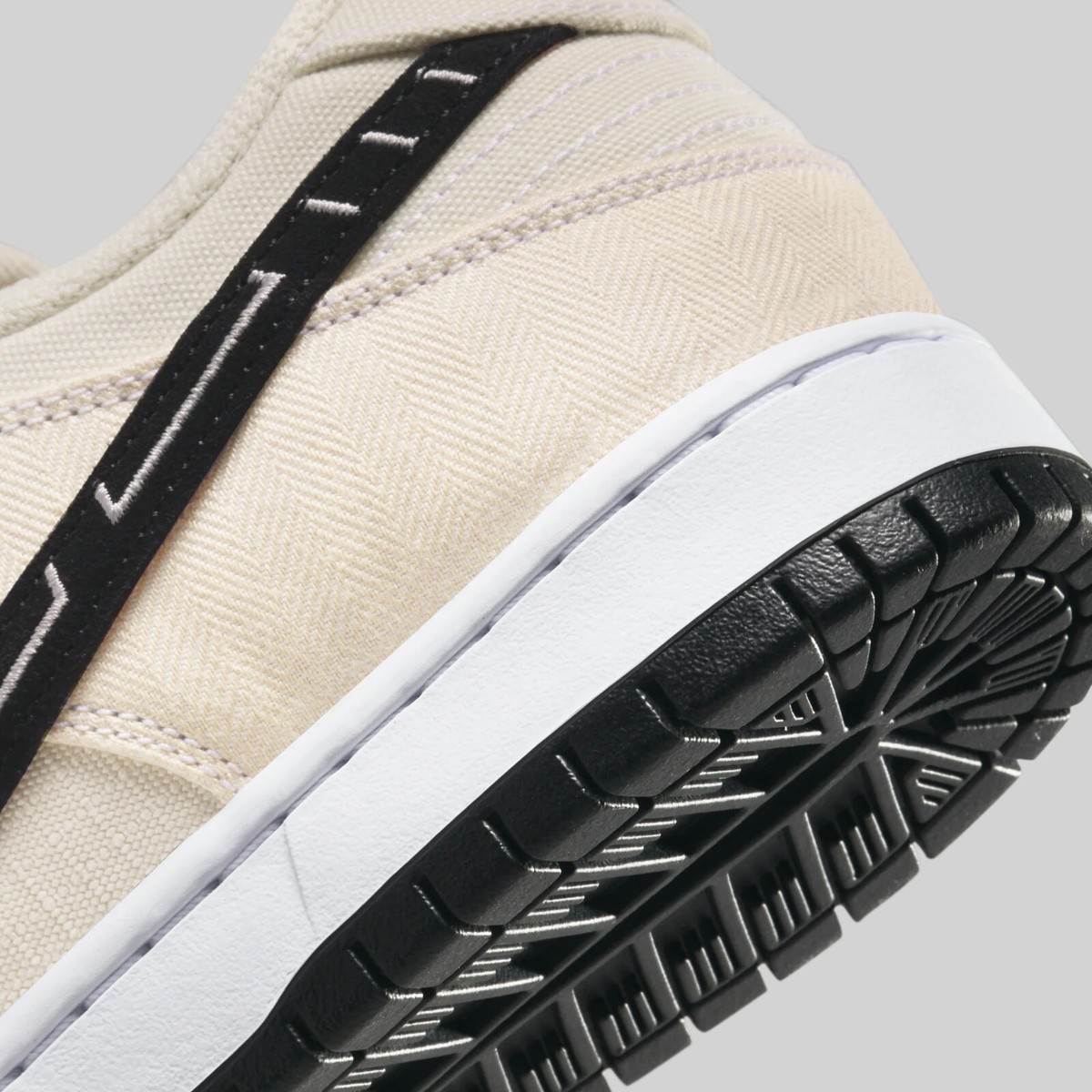 Albino & Preto Nike SB Dunk Low Pro QS Pearl White FD2627 Albino & Preto Nike SB Dunk Low Pro QS Pearl White FD2627