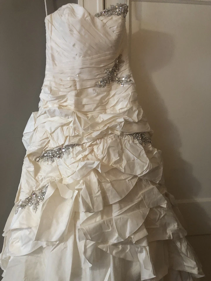  Vestido de novia Simone Carvalli  Foto 4 de 4