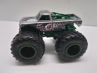 Hot Wheels Monster Trucks 1:24 Scale V8 Bomber Play Vehicle