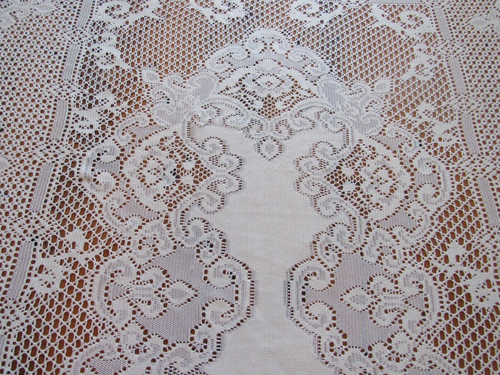 PRETTY LACE SCALLOP TABLECLOTH CENTER MEDALLION CREAM COLOR 100"X60" - Picture 4 of 13