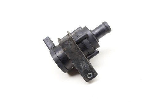2013-2016 AUDI A4 ALLROAD - Auxiliary Coolant / Water PUMP 06H965561 - Picture 3 of 6