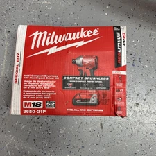 Milwaukee 3650-21P 18V Impact Driver Set