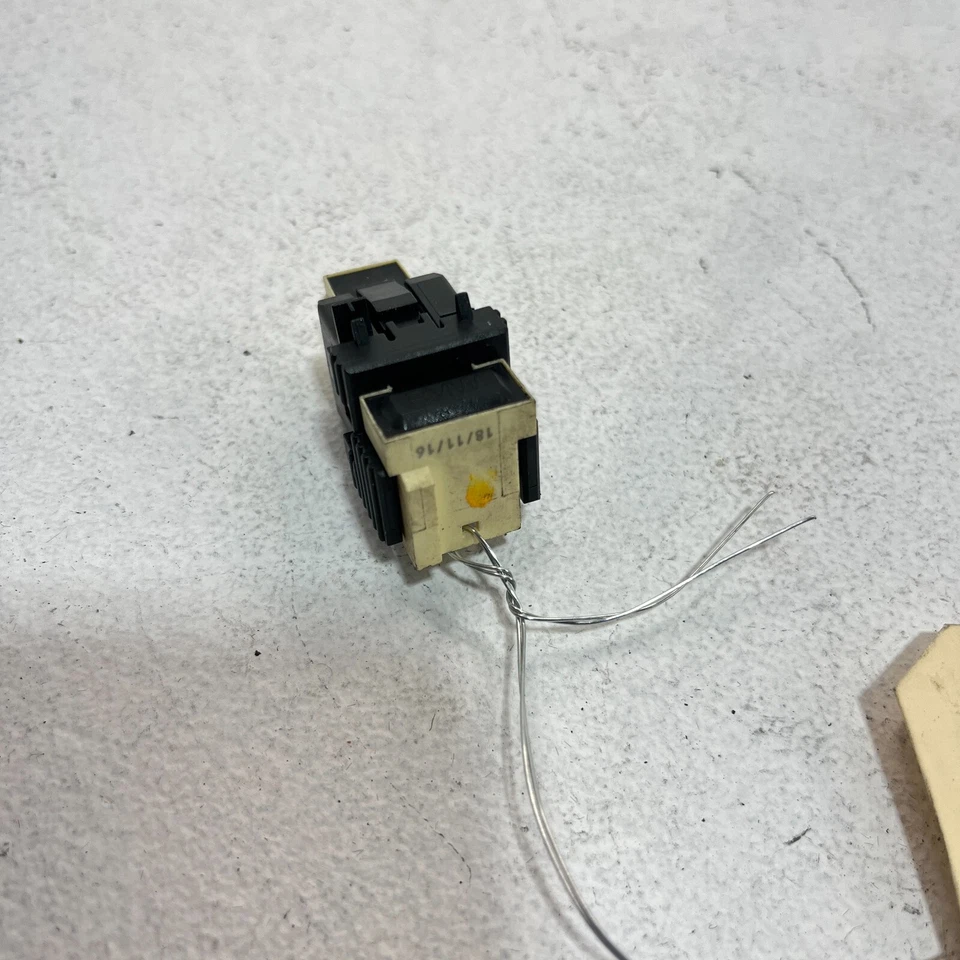 2017-2020 BMW 430i F36 ДАТЧИК ПЕРЕКЛЮЧАТЕЛЯ СТОП-СИГНАЛА СТОЯНОЧНОГО ТОРМОЗА OEM - Изображение 2 из 4