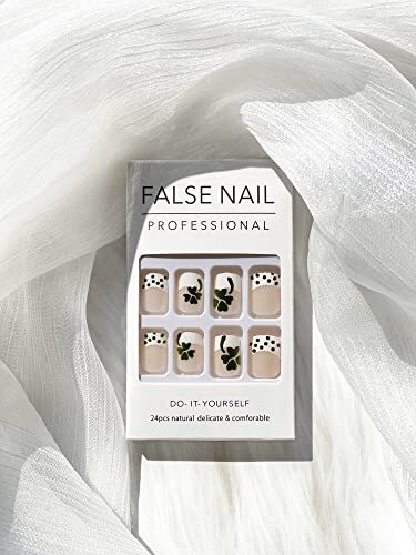 St. Patrick's Day Press on Nails Short Square Fake Nails French Tip Grün - Bild 3 von 7