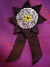 ORNEMENT à CHAPEAU VINTAGE an. 20 ROSACE GROS GRAIN BEIGE & MARRON PASSEMENTERIE