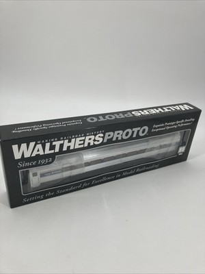 Walthers Proto HO Amtrak 85  Budd 1-DR 29-Seat Lounge Lighted Car / #920-14001