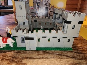 LEGO Castle: King's Castle (6080) Nearly Complete w/box + Instructions 