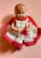 Schildkröt Puppenstube Puppe Baby rot weißes Kleid