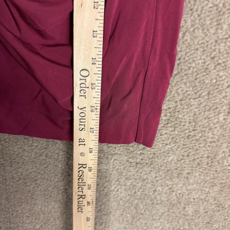 Minifalda cordobesa Talula Aritzia talla mediana roja borgoña elástica frente acanalado Foto 3 de 4