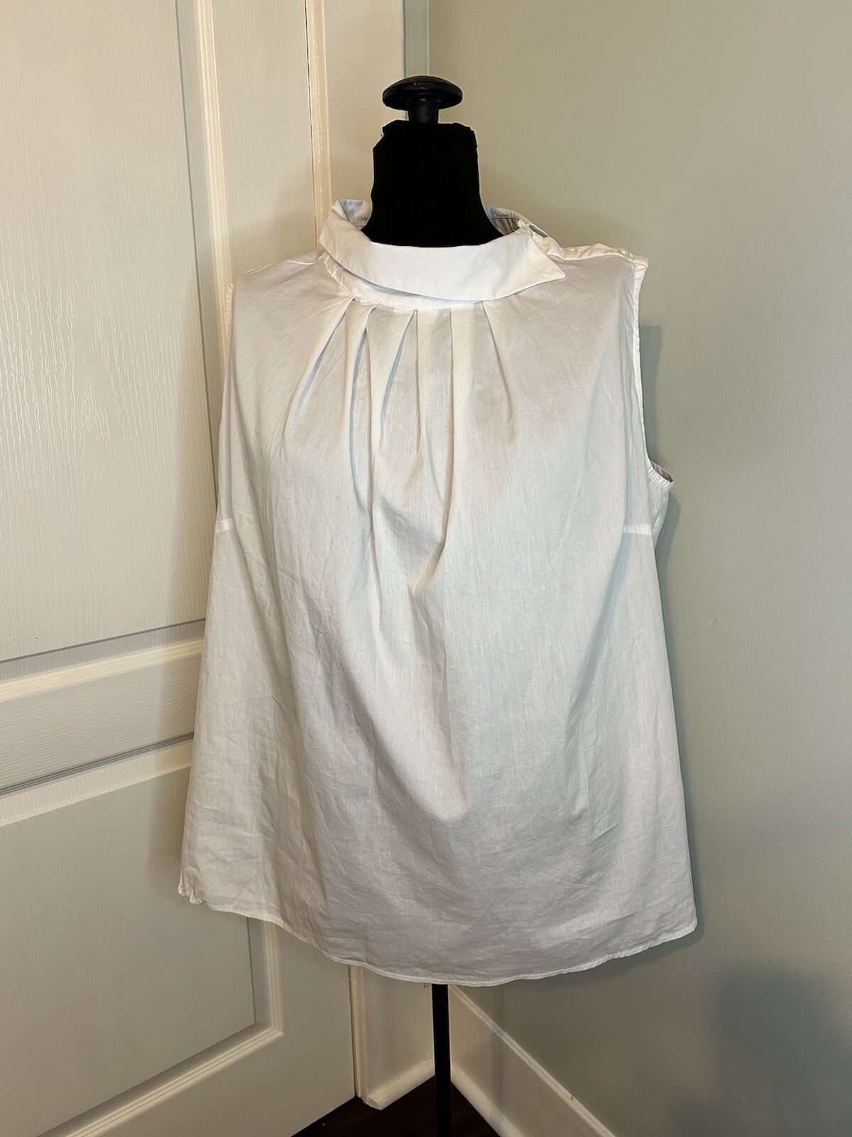 Ashley Stewart Womens Size 18 White Cotton Pleated Sleeveless Blouse with Button Collar