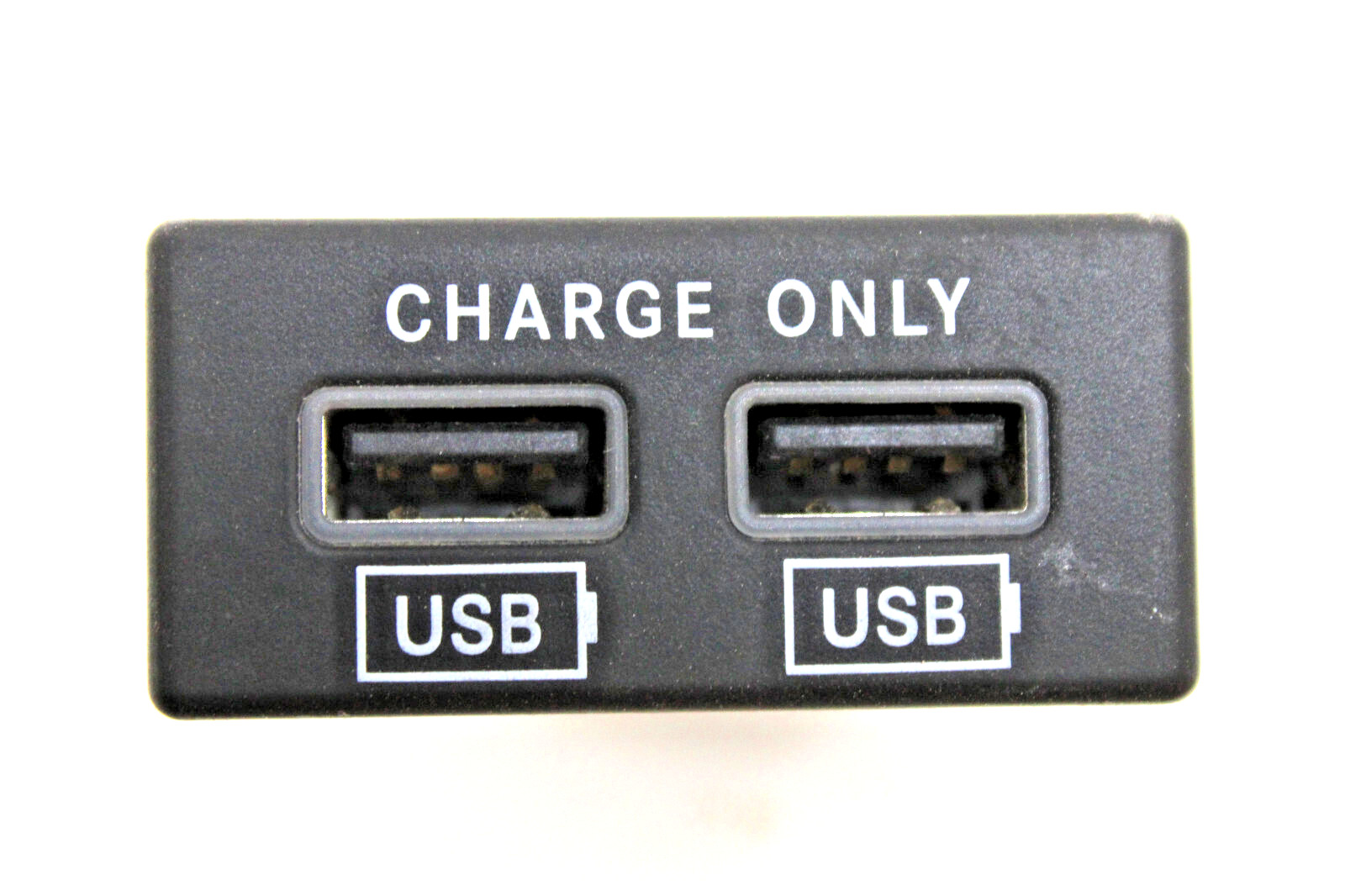 2022 MASERATI LEVANTE MODENA DUAL USB CHARGING PORT SOCKET 68322329AB OEM 23 24