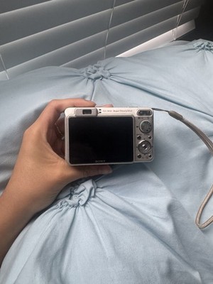 Sony Cyber-Shot DSC-W150 Digital Camera 8.1MP Charger, 4 GB card, *NO battery*