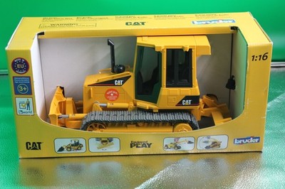 CATERPILLAR Track-Type Tractor with Ripper Yellow scale 1''16 Tractor Toy Model 
