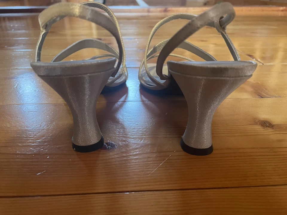 METAPHOR,sz 7.5, Dressy Silver Fabric, Strappy 3" Heels, comes w original box - Image 3 of 4