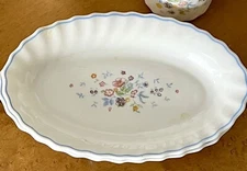 2 Arcopal France Victoria Relish Tray, Small Serving Floral Scallop Swirl