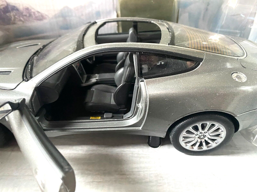 ASTON MARTIN V12 VANQUISH JAMES BOND 007 DIE ANOTHER DAY 1:18 PAUL'S MODERN ART - Foto 9 di 24