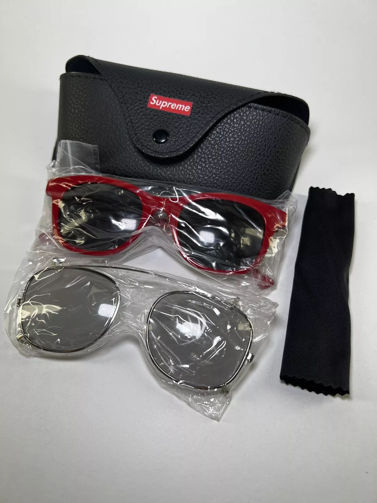 Lunettes de soleil Supreme montures carrées rouges WELLINGTON
