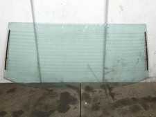 Lunette arrière Peugeot 604