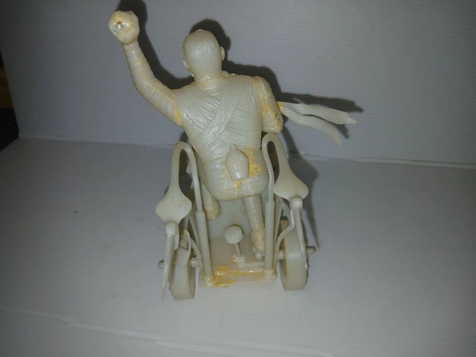 Luces polares 1997/remake de aurora - carro de momia brilla - Halloween construido Foto 4 de 4