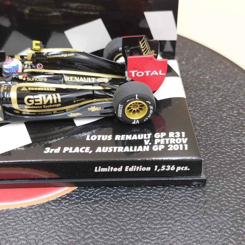 MINICHAMPS 1/43 Lotus Renault R31 V. Petrov 3rd Place Australian 2011 410110110 - Image 3 of 4