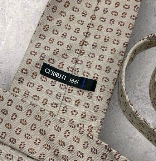 Corbata de seda CERRUTI FRANCIA beige borgoña geométrica con:3,7" usada en excelente estado Foto 2 de 4