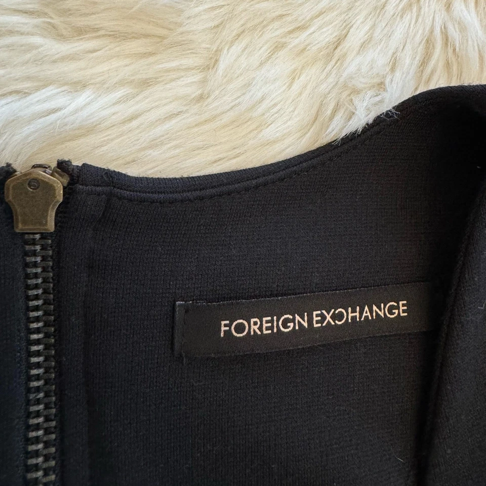 Vestido Foreign Exchange negro manga larga envolvente pequeño Foto 3 de 4