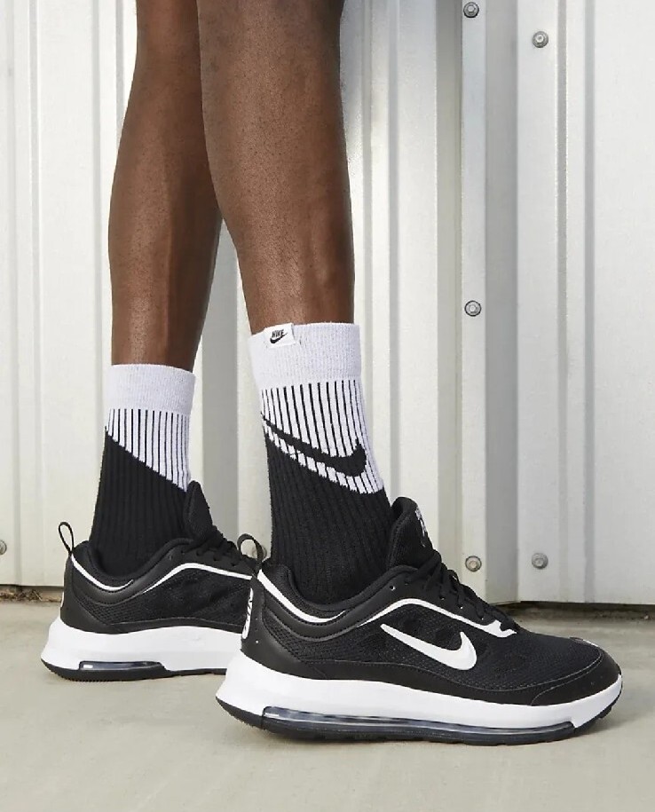 SIZE 11 MEN'S NIKE AIR MAX BLACK WHITE RUNNING SNEAKERS SIZE 11 MEN'S NIKE AIR MAX BLACK WHITE RUNNING SNEAKERS