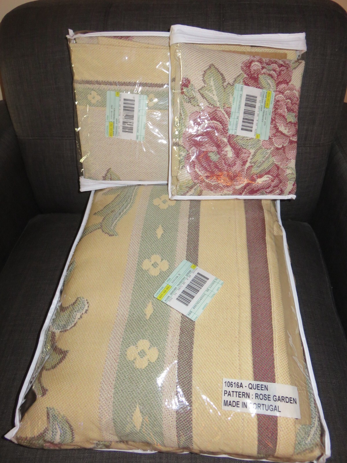 DOMESTICATIONS HOME FASHIONS MACHINE EMBROIDERED QUEEN QUILT MADE IN