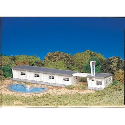 Bachmann 45214 HO-Scale Plasticville Motel with Pool Snap Kit