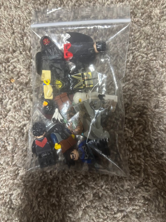 10x random minifigures all themes 100% authentic lego