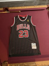 Ultimate Chicago Bulls Collector and Super Fan Gift Guide  42