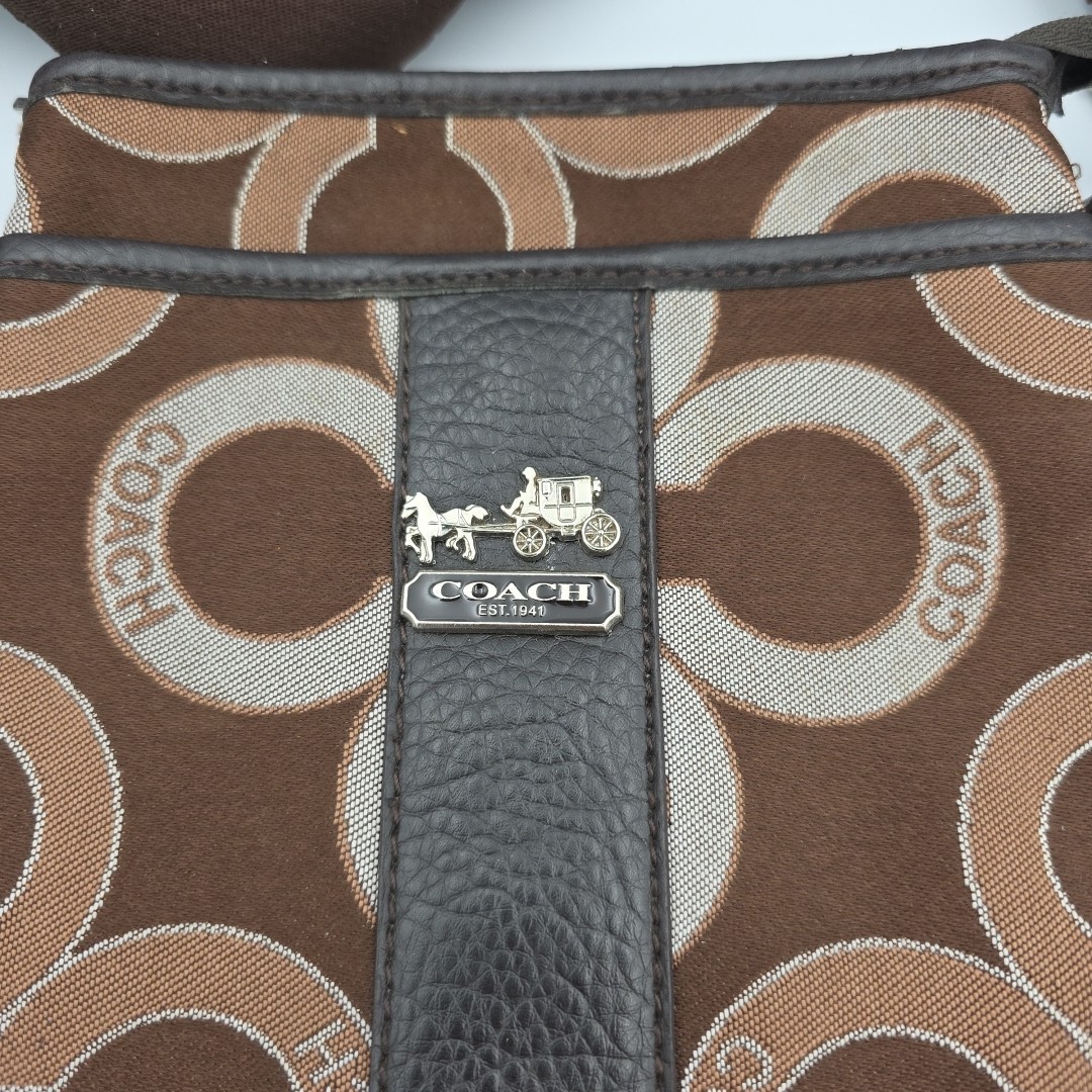 COACH ボディバッグ ブラウンロゴ コーチ ロゴ入り ブラウン ボディバッグ COACH】コーチ公式オンライン