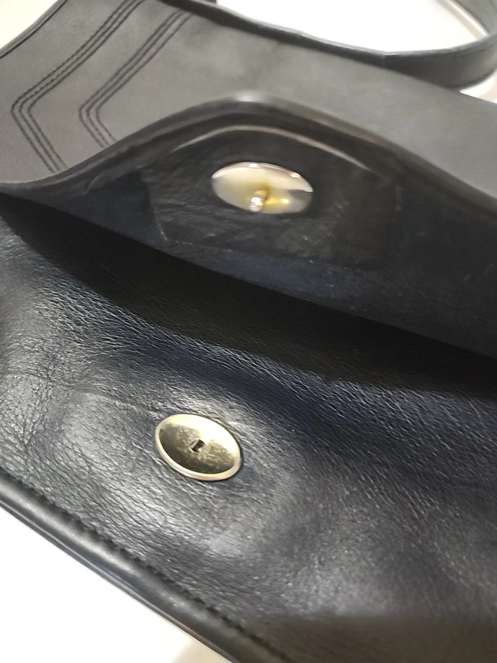 Cartera clutch sobre vintage de cuero negro hecha en Columbia Foto 3 de 4