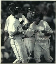 1994 Press Photo Brewers' Jeff Cirillo congratulates Jose Valentin on home run